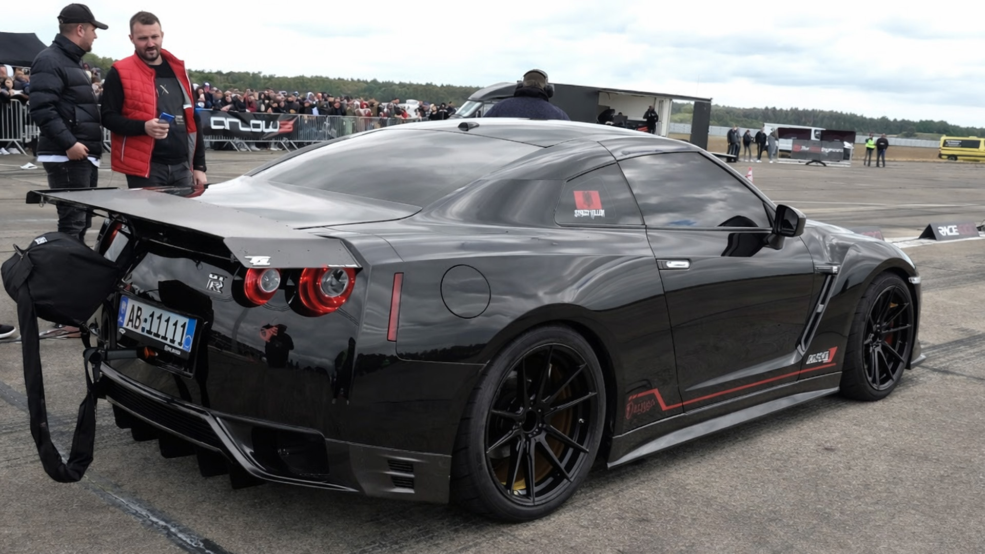 2000馬力の日産GT-R R35 驚異の加速力 | Watch