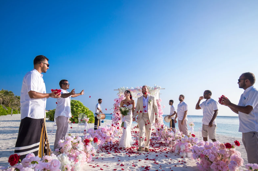 Chuyến trăng mật thành ác mộng vì mắc kẹt do xung đột Trung Đông