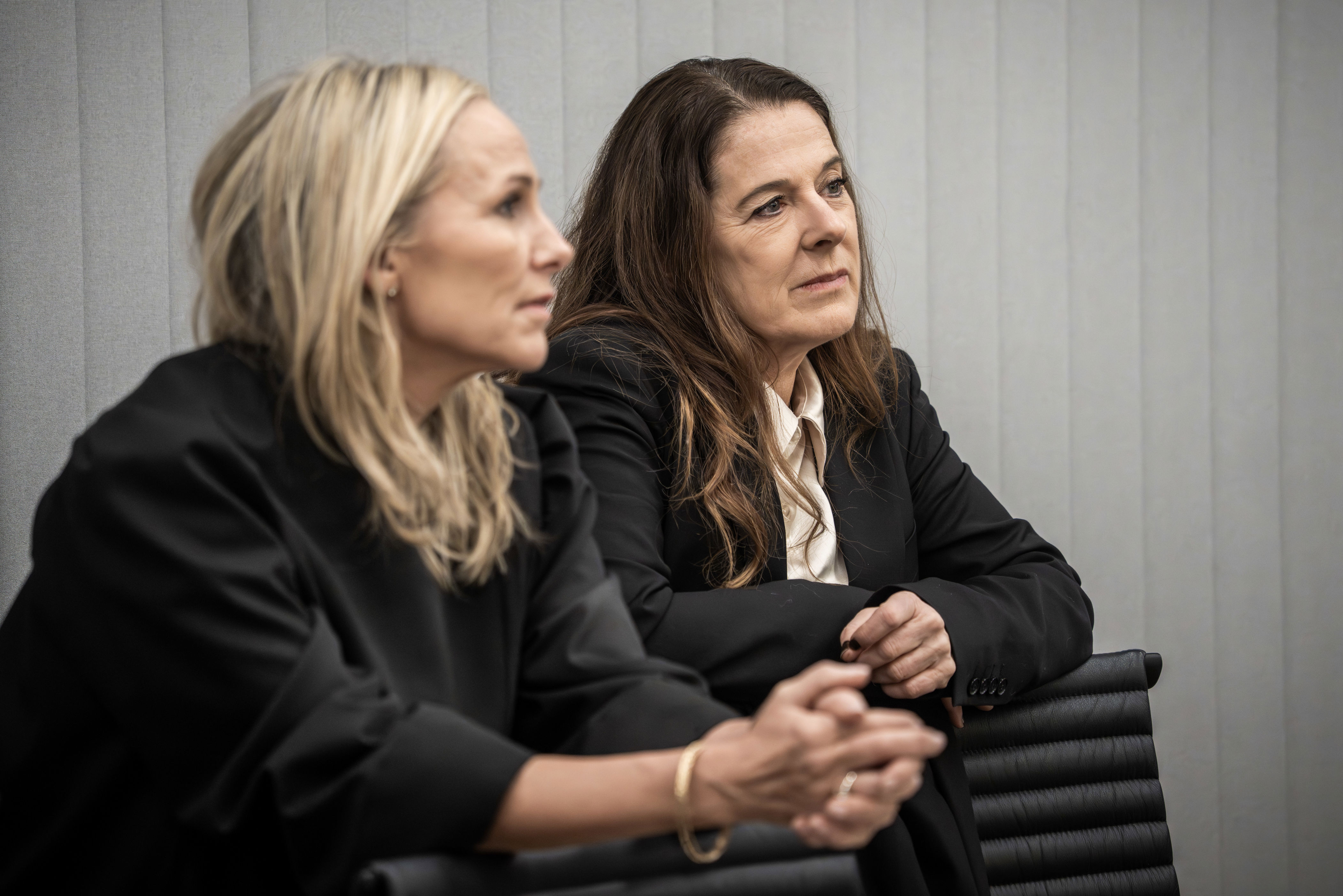 Bistandsadvokatene Lill Vassbotn (t.v.) og Hege Salomon under en av pausene i rettssaken mot Marius Borg Høiby i Oslo tingrett. Foto: Ole Berg-Rusten / NTB