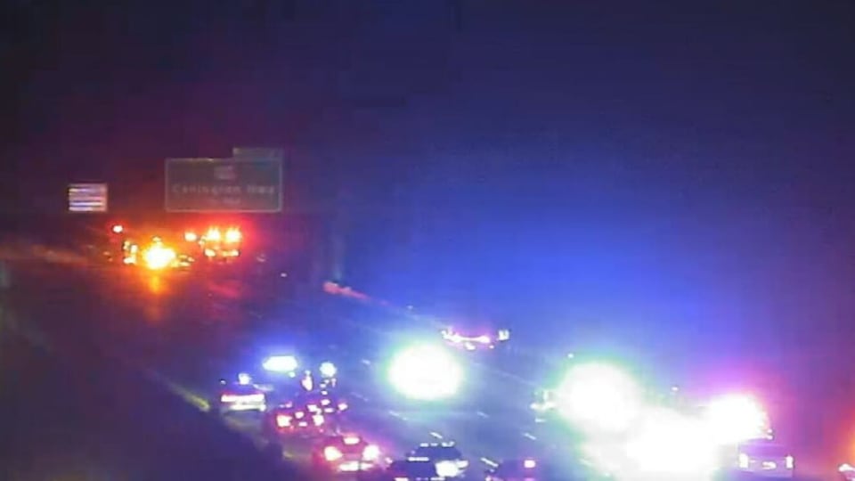 I-285 SB shut down in DeKalb County after crash