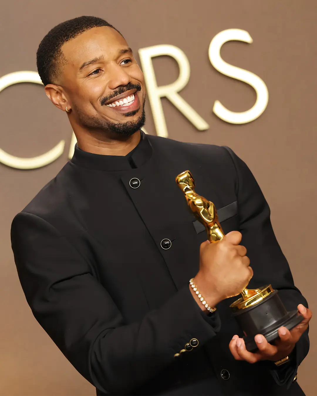 Michael B Jordan conquista primeiro Oscar e leva prêmio disputado com Wagner Moura