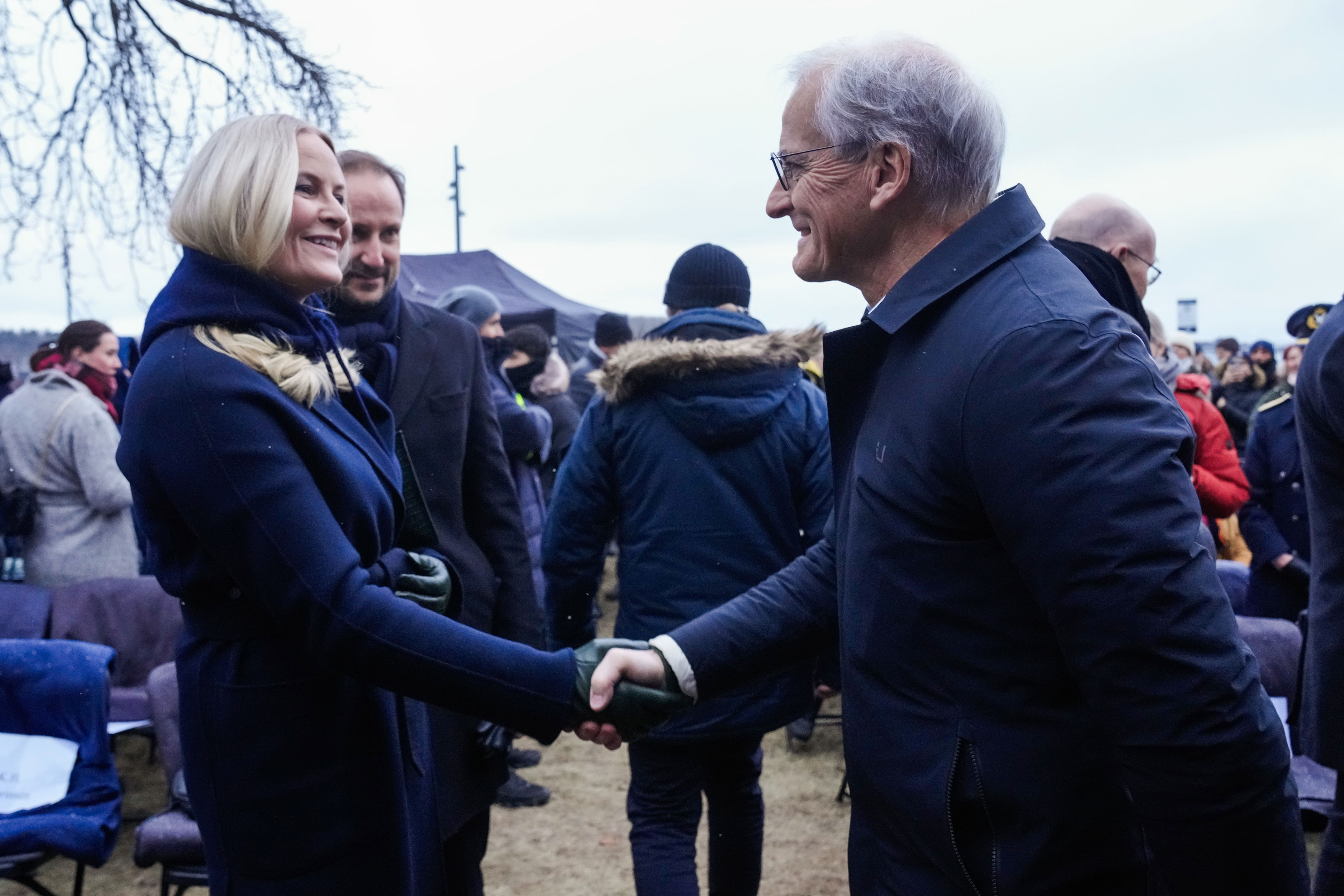Kronprinsesse Mette-Marit og statsminister Jonas Gahr Støre under holocaustdagen tidligere i år. Foto: Heiko Junge / NTB