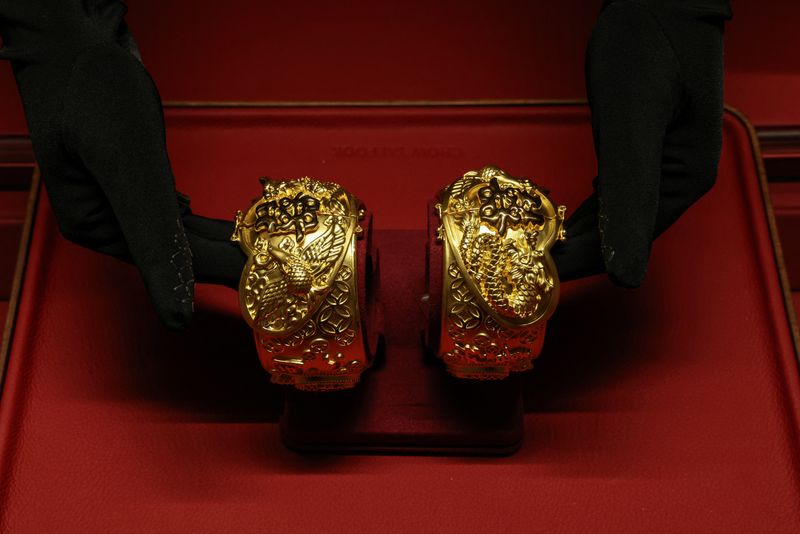 Gold firms on Iran tensions, but hawkish Fed outlook curbs gains<br><br>