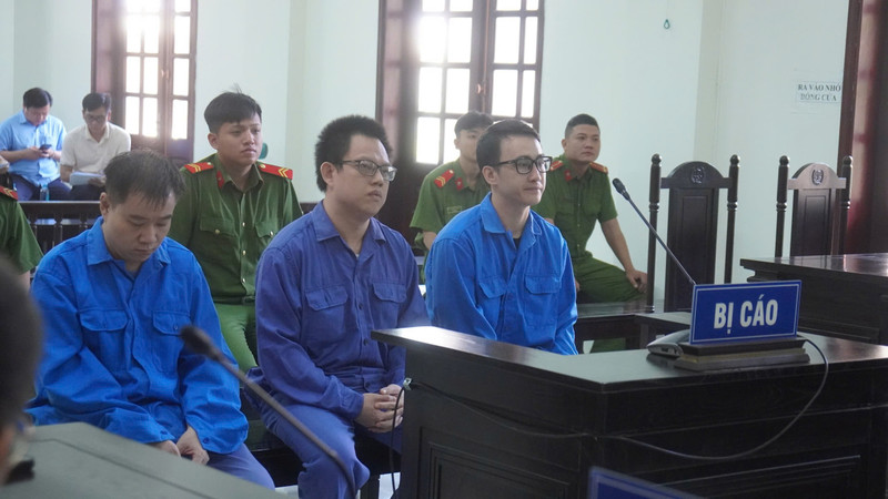 'Bán' giấy xác nhận rởm cho sinh viên, 3 bị cáo lĩnh 39 năm tù