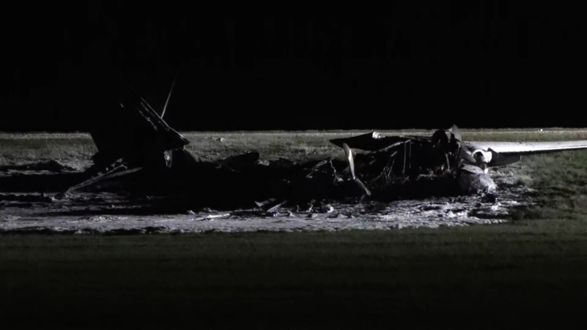 1 dead in plane crash at Chesterfield airport