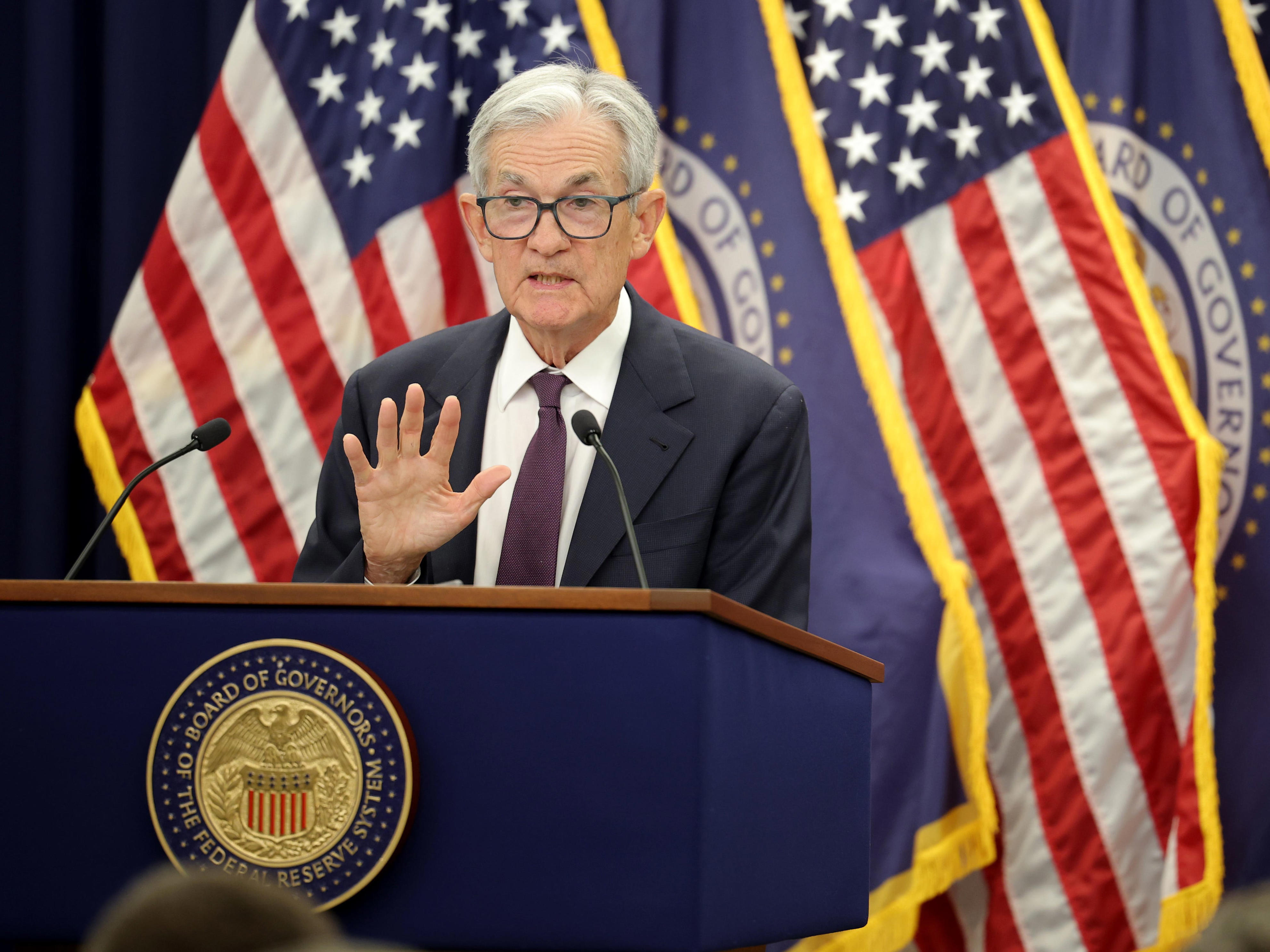 The Fed is likely to hold rates steady with volatile oil prices and poor US jobs performance<br>