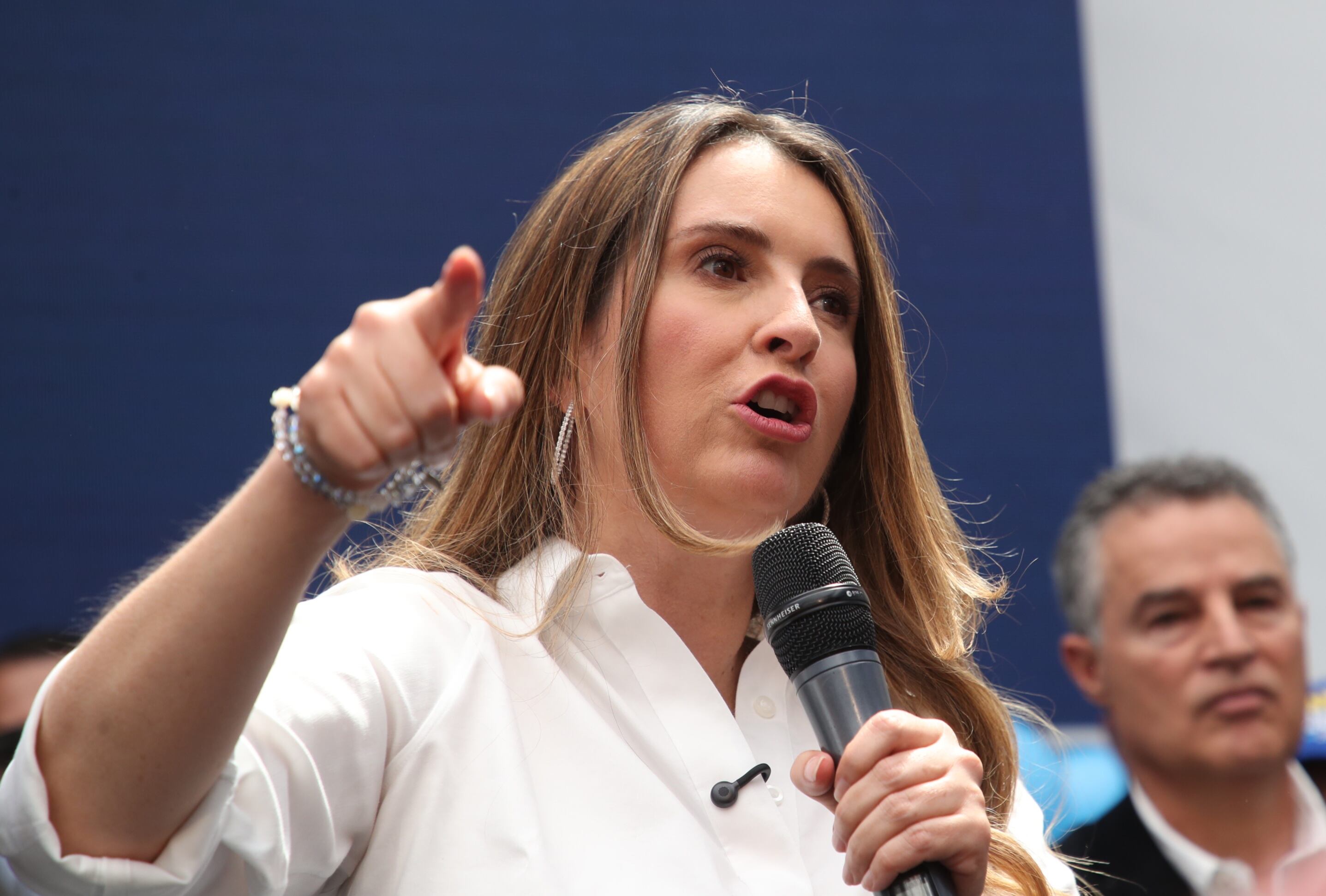 Paloma Valencia advierte que el Gobierno entregó el manejo de las ...
