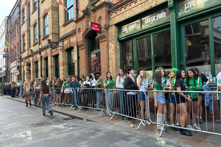 Huge queues spotted in Liverpool city centre as celebrations begin