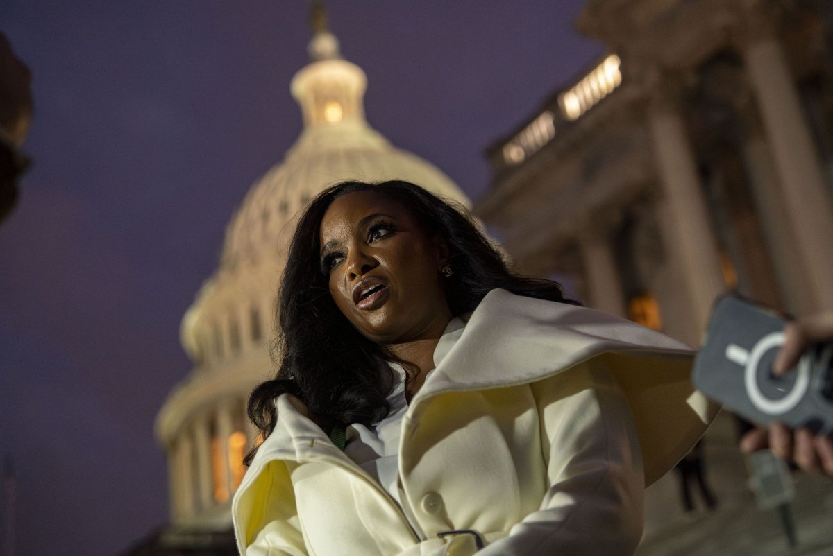 Rep. Jasmine Crockett confirms man killed by Dallas police was security ...