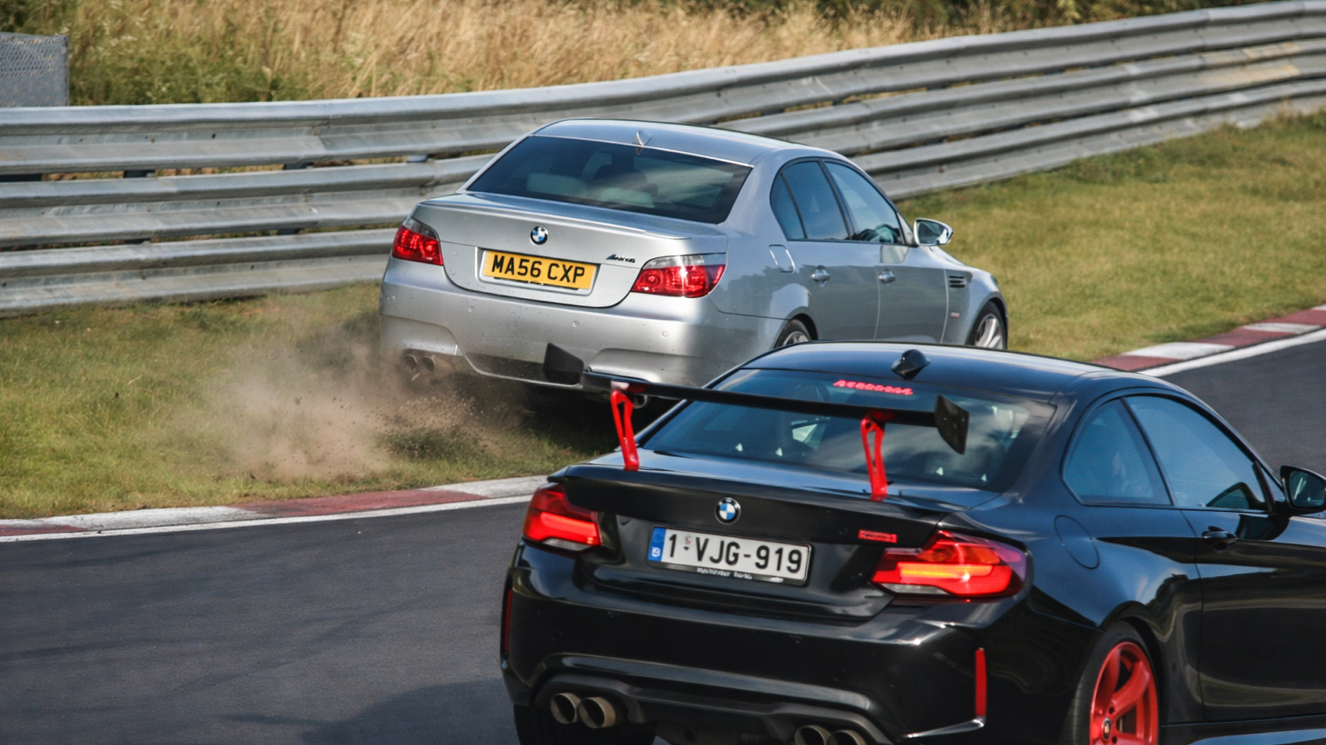 Fast Corner Error Sends Car Into Grass Nürburgring Track