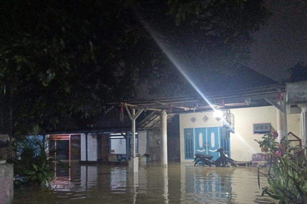 Driyorejo Gresik Dikepung Banjir, 175 Rumah di Sumput Tergenang