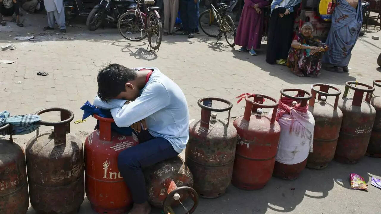 US-Iran war: How the LPG cylinder has become the face of Middle East ...