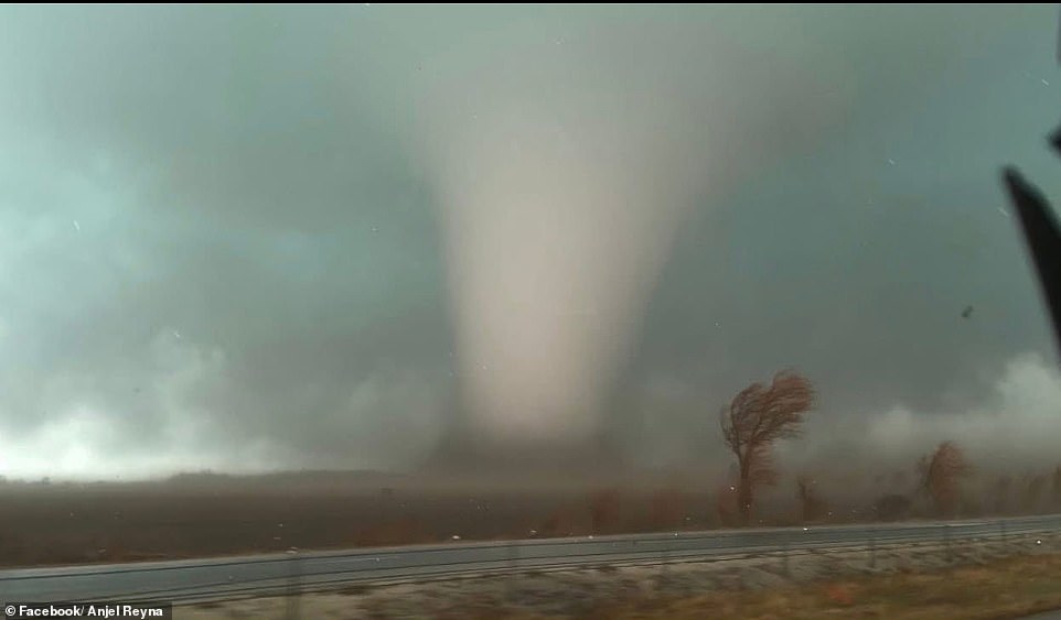 1,000-mile tornado threatens millions on East Coast<br><br>