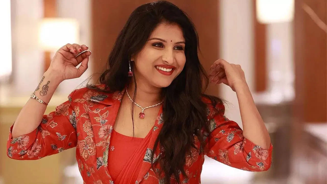 Singer Mangli: బూతుపాట పాడి వివాదంలో ఇరుక్కున్న సింగర్ మంగ్లీ.. కేసు నమోదు