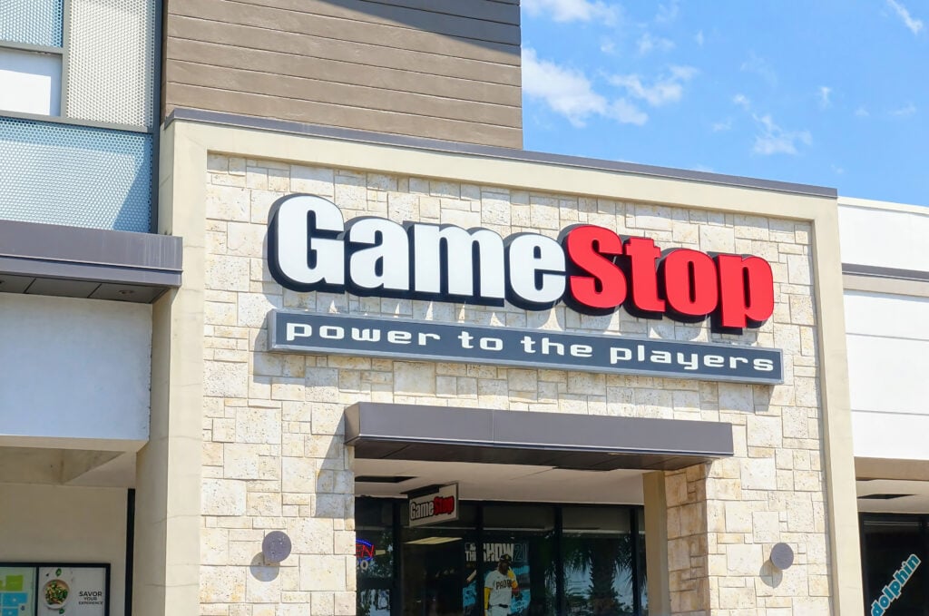 GameStop declares PS3, Xbox 360 retro consoles and launches a trade-in ...