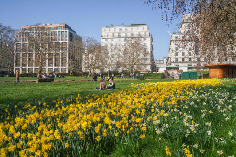How long will the warm spring weather last in the UK?