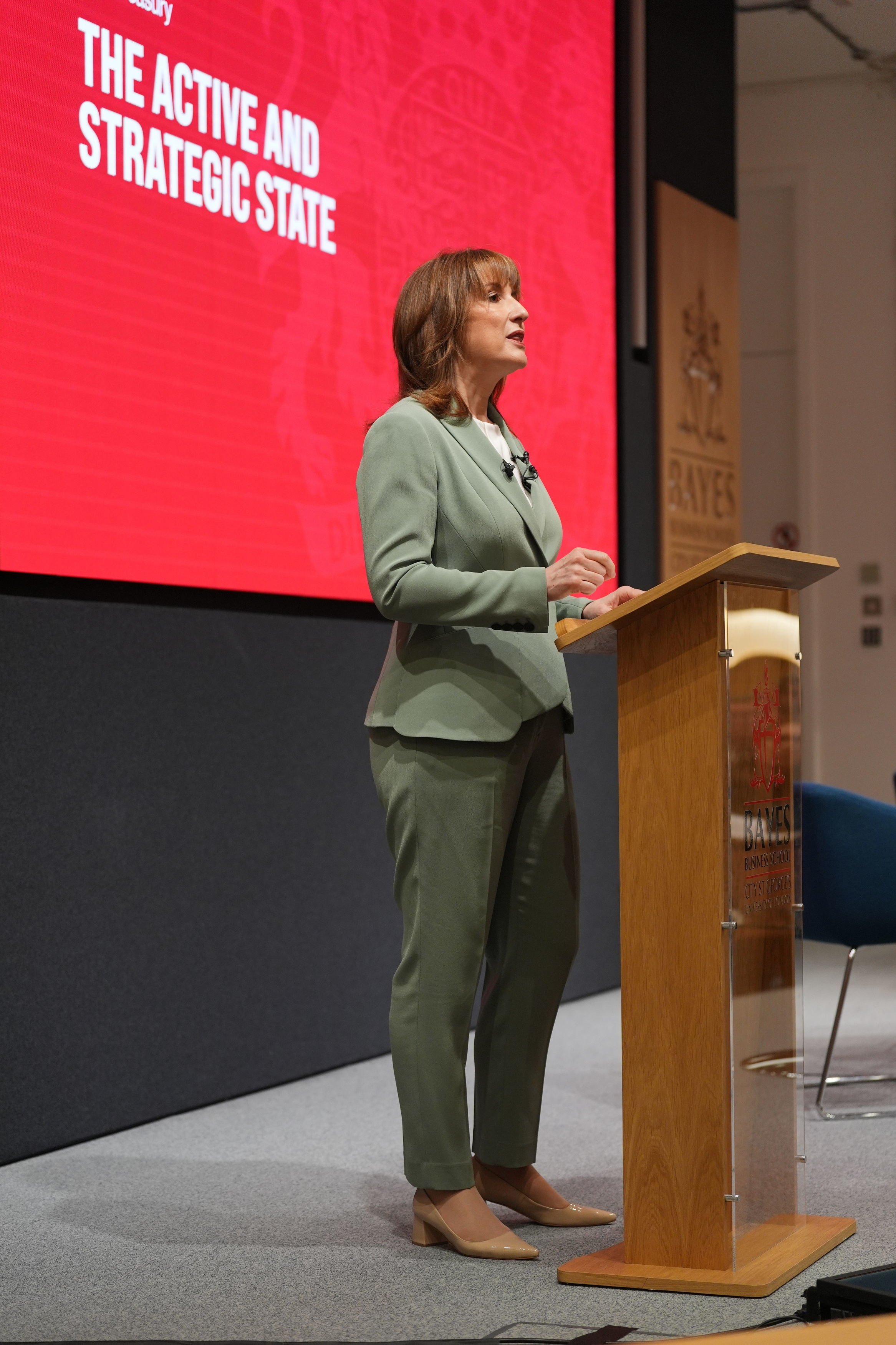 Rachel Reeves sets out plan for UK to align with more rules set in Brussels