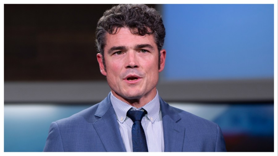 Top Gabbard aide resigns over Iran war<br>