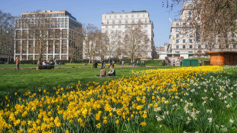How long will the warm spring weather last in the UK?