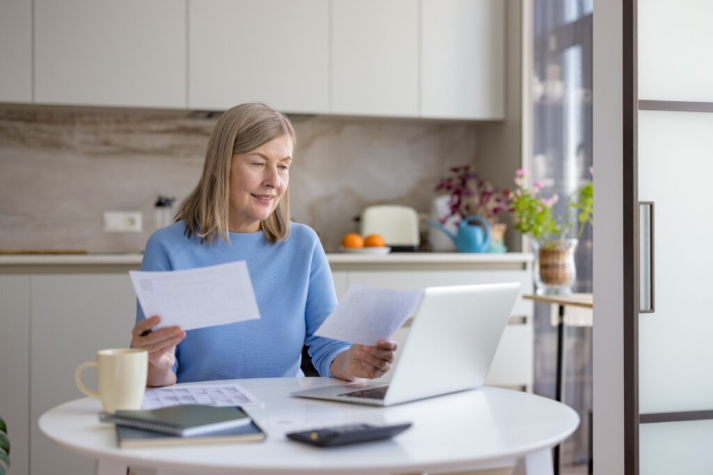 Realizar uma análise estratégica pode evitar prejuízos e garantir melhores condições no benefício (Imagem: voronaman | Shutterstock)
