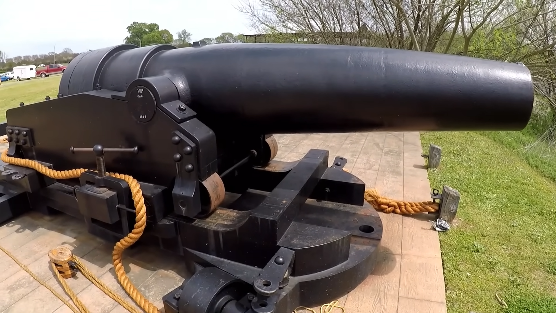 Firing a real Civil War cannon from 1865