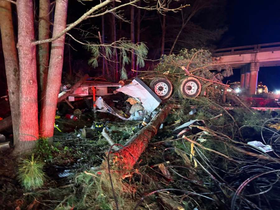 Crashes involving tractor-trailers reported on I-85 near state line