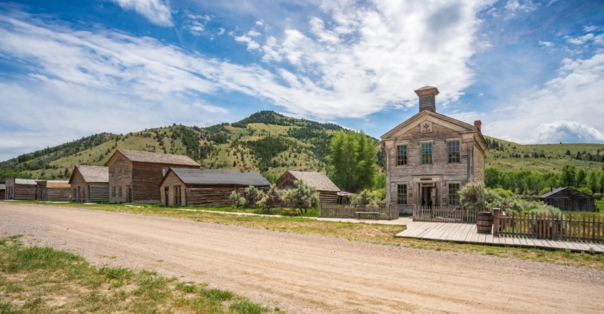 12 roadside stops across Montana that feel bigger than expected