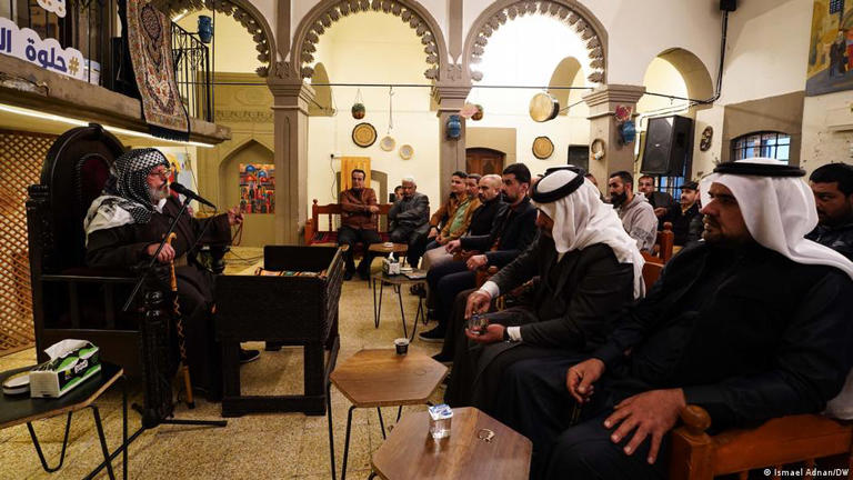 يرتدي الغانم زياً موصلياً تقليدياً يعتز به كثيراً، لأنه يمثل لباس الأجداد في المدينة. يتكون الزي من 