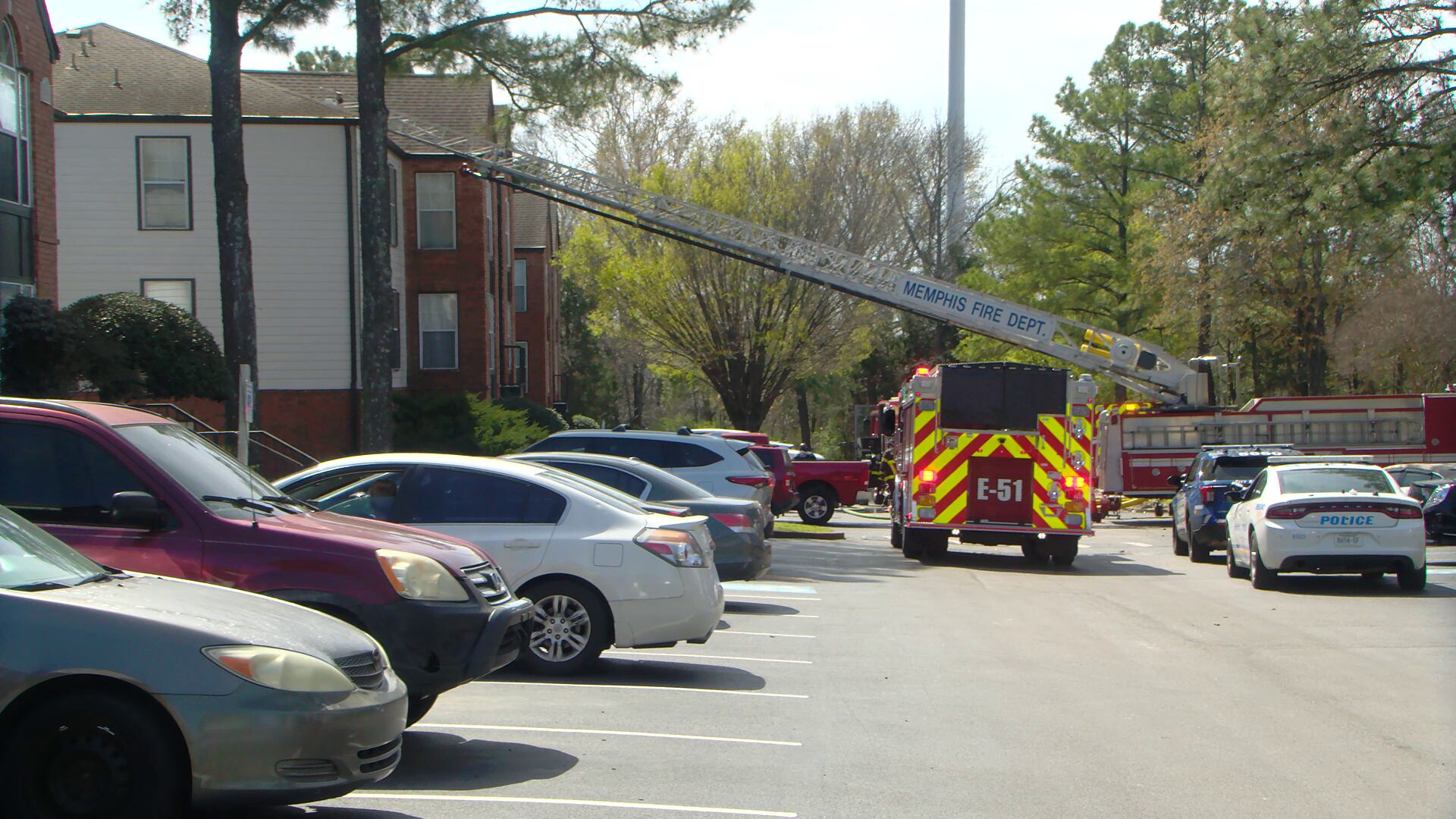 Fire crews extinguish apartment fire in Cordova