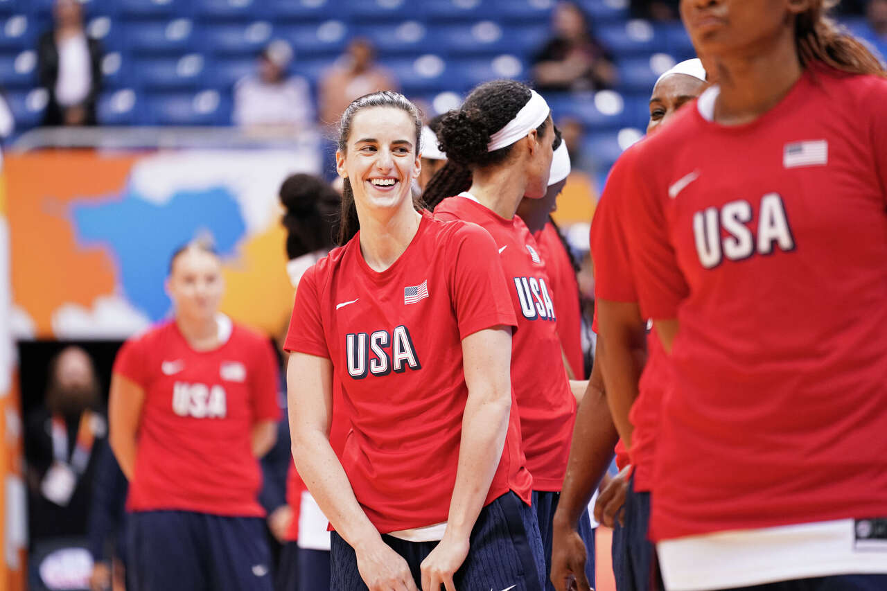 Live updates: Caitlin Clark, Paige Bueckers lead Team USA women's ...