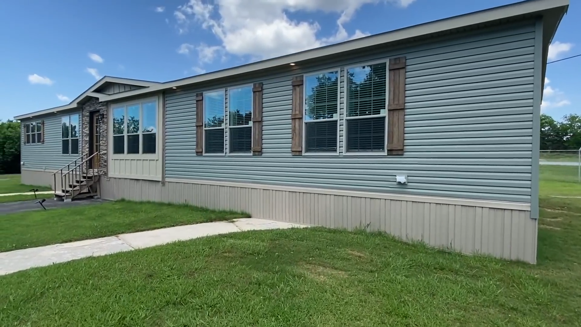 Woodland by Franklin Homes | 4 bed, 3 bath mobile house tour