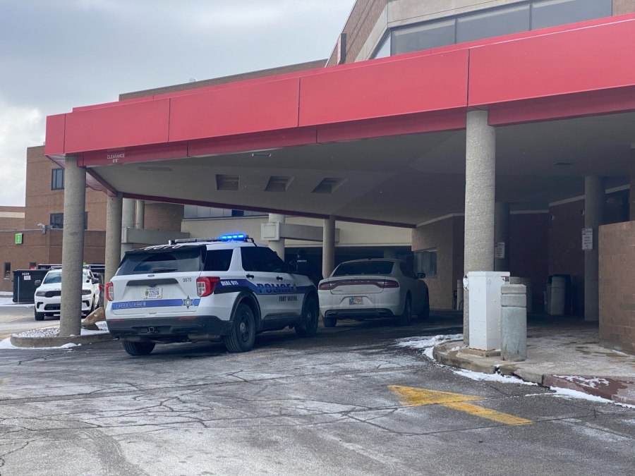 Shooting victim shows up at hospital emergency room, Fort Wayne police