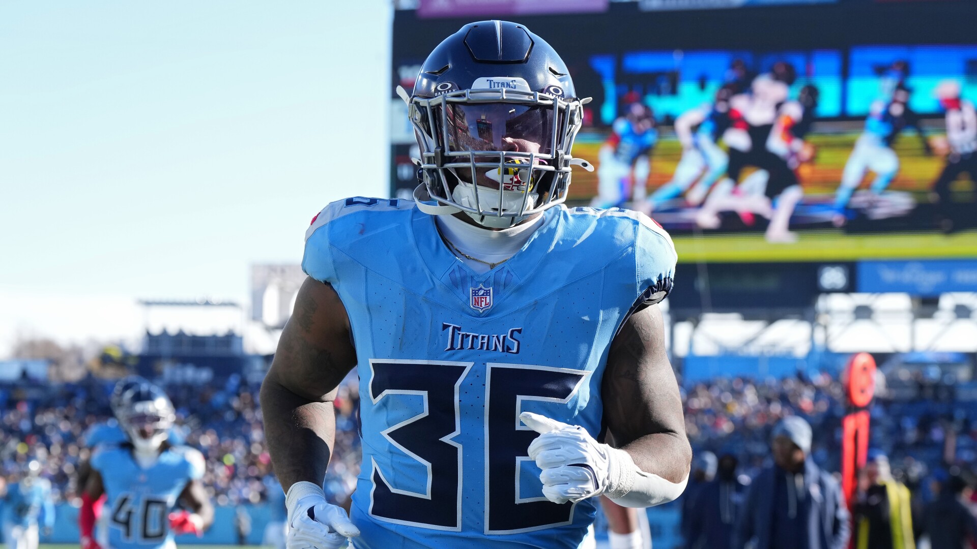 Titans bring back RB Julius Chestnut