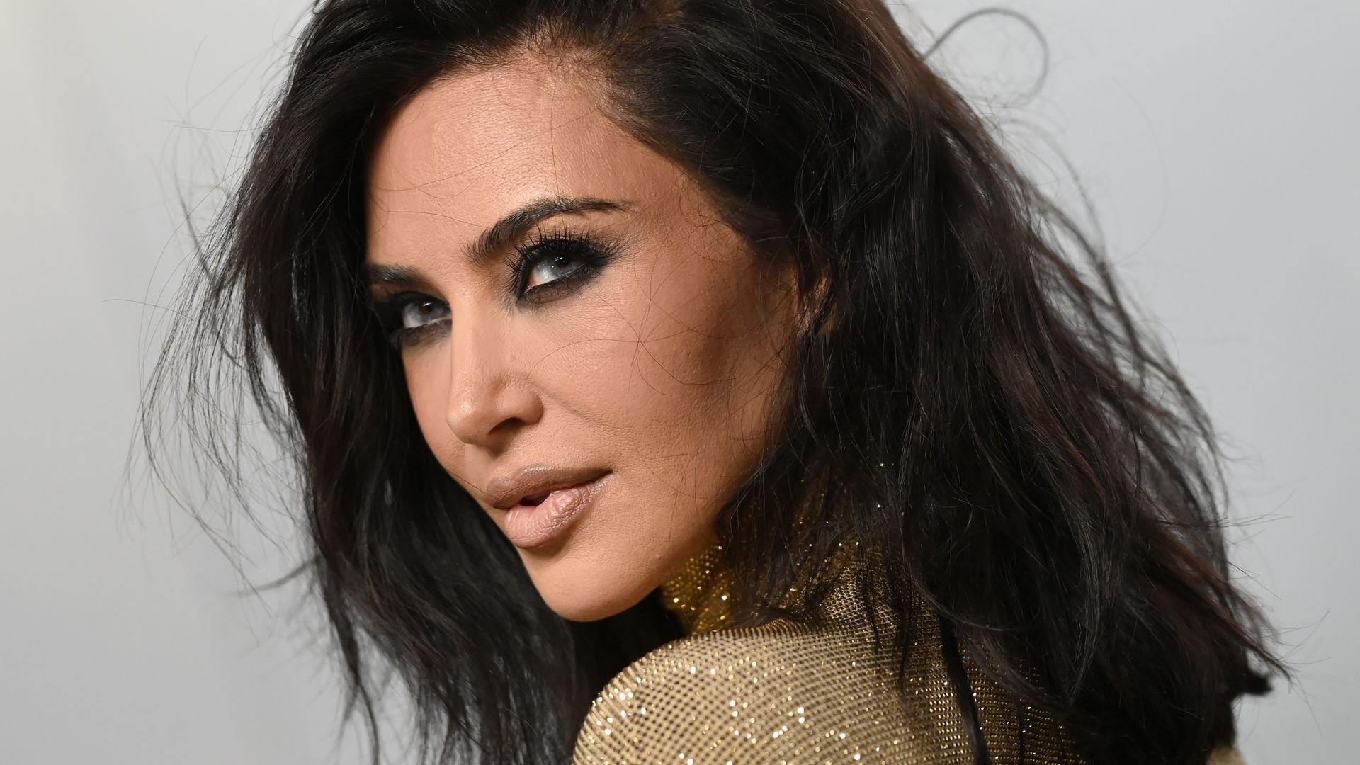 Kim Kardashian joins eye color transformation trend with icy blue look ...