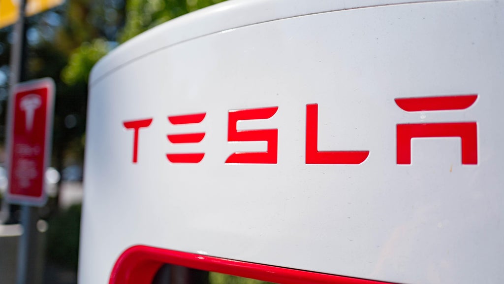 Tesla, LG Energy Solutions partner to launch battery cell manufacturing ...