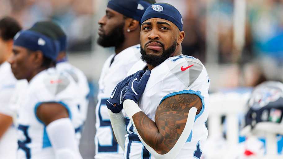 Titans bring back versatile RB for fourth season