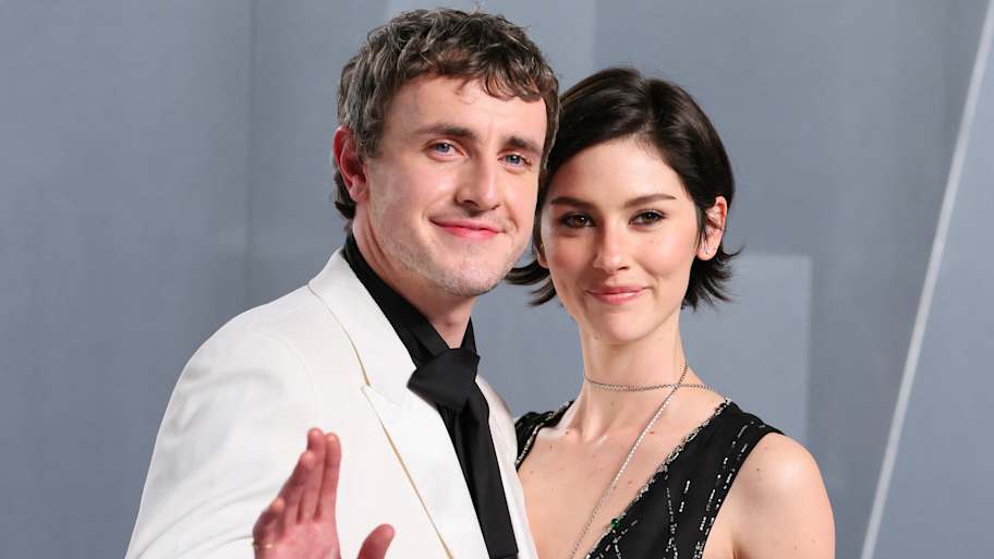 Gracie Abrams takes fans to the Oscars with new photos featuring Paul Mescal<br>