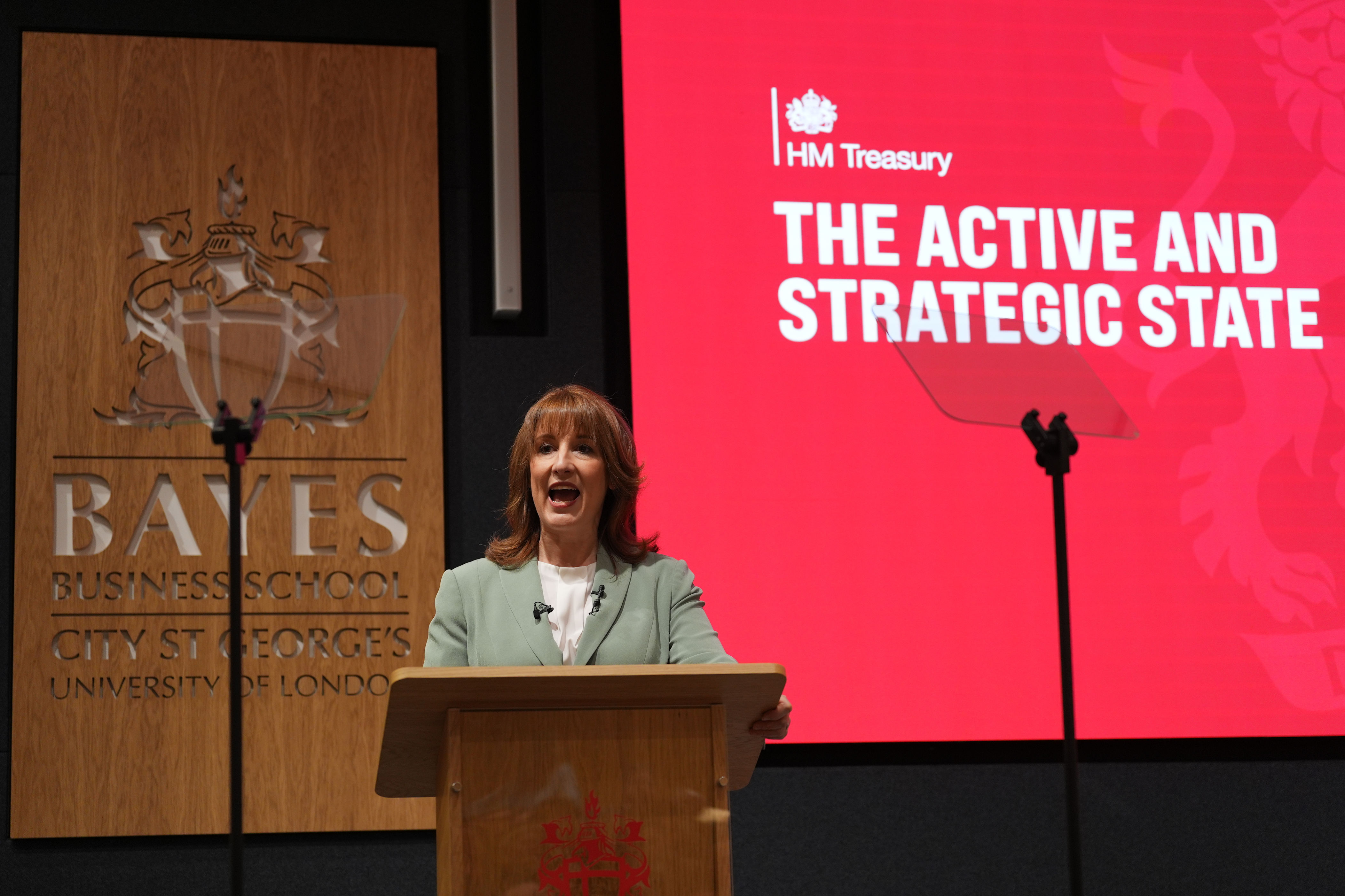 Rachel Reeves sets out plan for UK to align with more rules set in Brussels