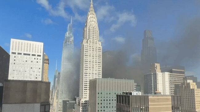 Smoke fills Midtown Manhattan as fire erupts in office building