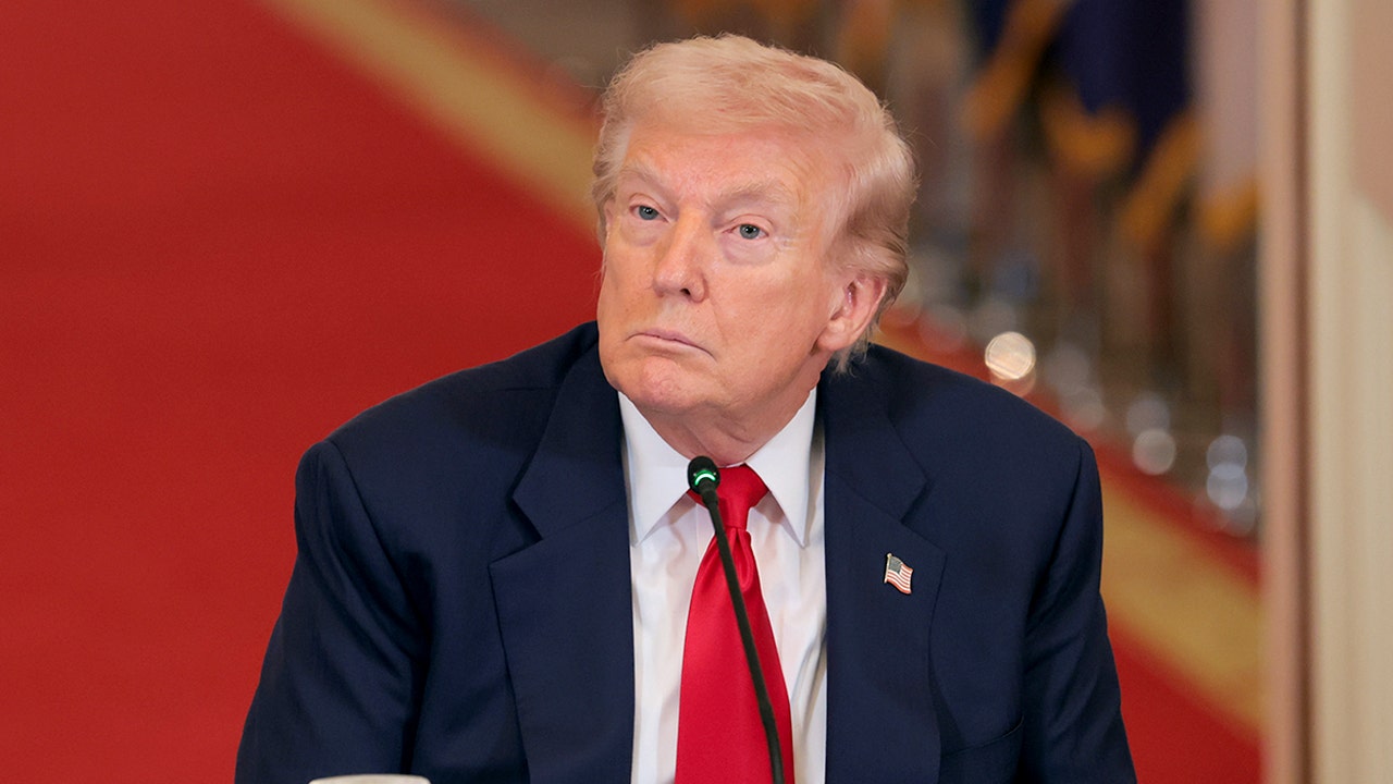 Trump signs executive order on college sports to regain control of NIL<br>