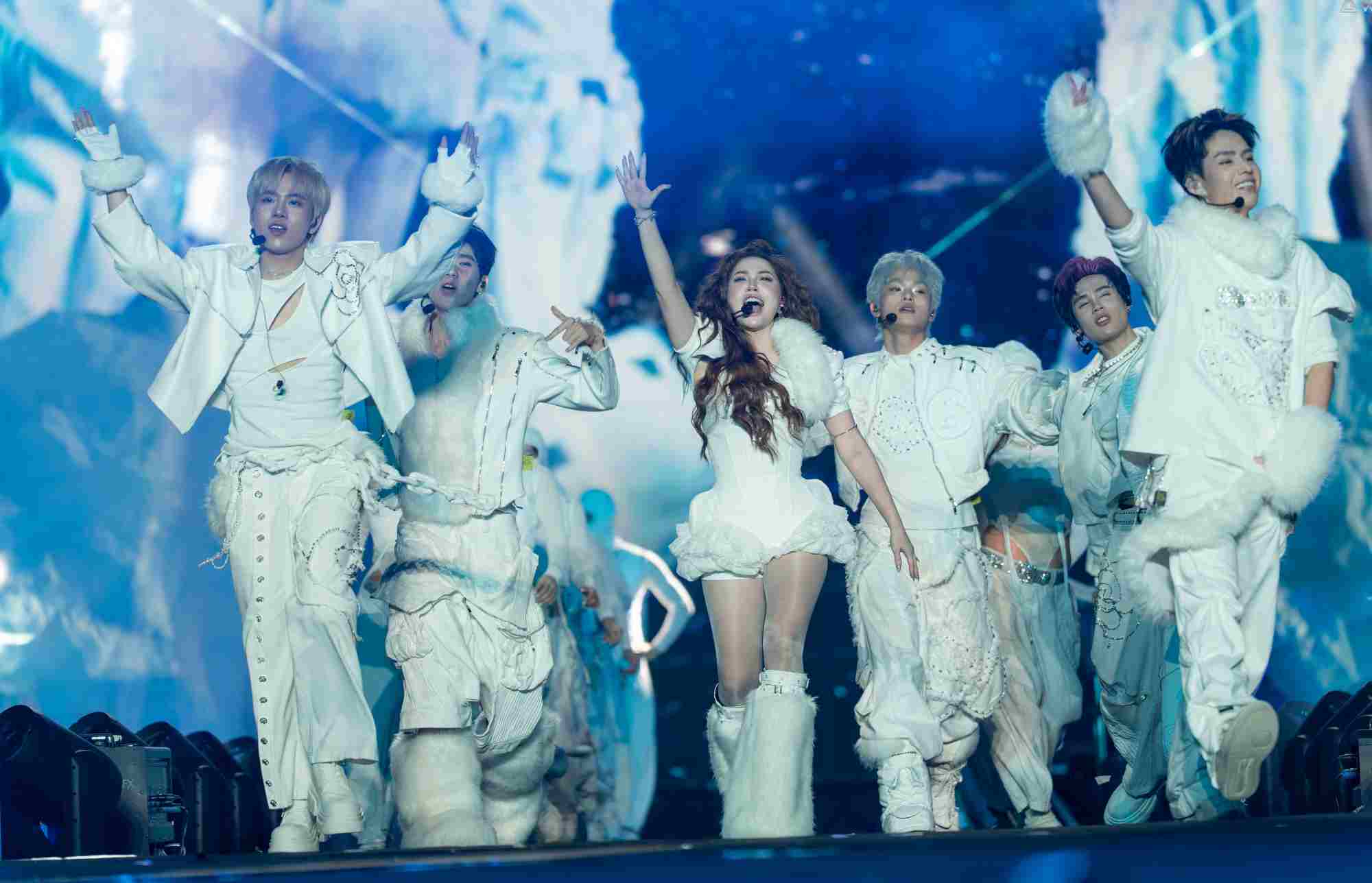 Anh trai say hi 2025: Đêm nhạc và những điểm nhấn bùng nổ cảm xúc tại sân Mỹ Đình