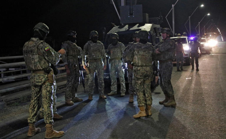 Toque de queda en Ecuador suma 131 detenidos en su segunda noche ...