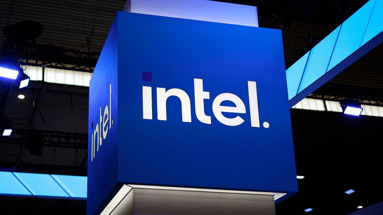 Intel’s ‘Arrow Lake’ laptop refresh is here: Core Ultra 200HX Plus CPUs ...