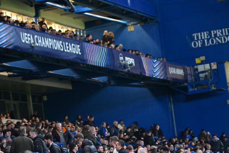 Écoeurés, les supporters de Chelsea quittent Stamford Bridge à l'heure ...