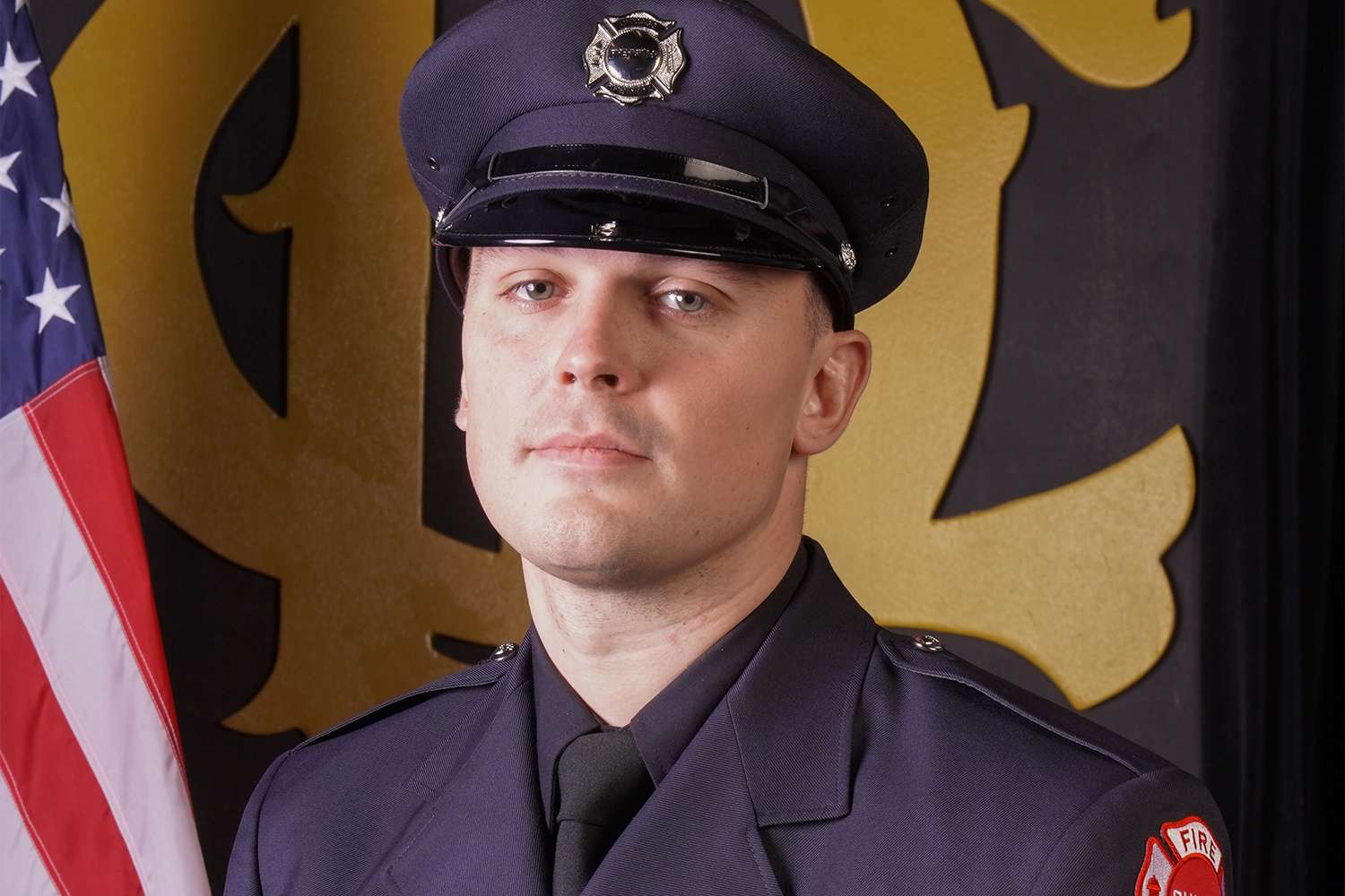Firefighter expecting his second baby dies after falling while fighting ...