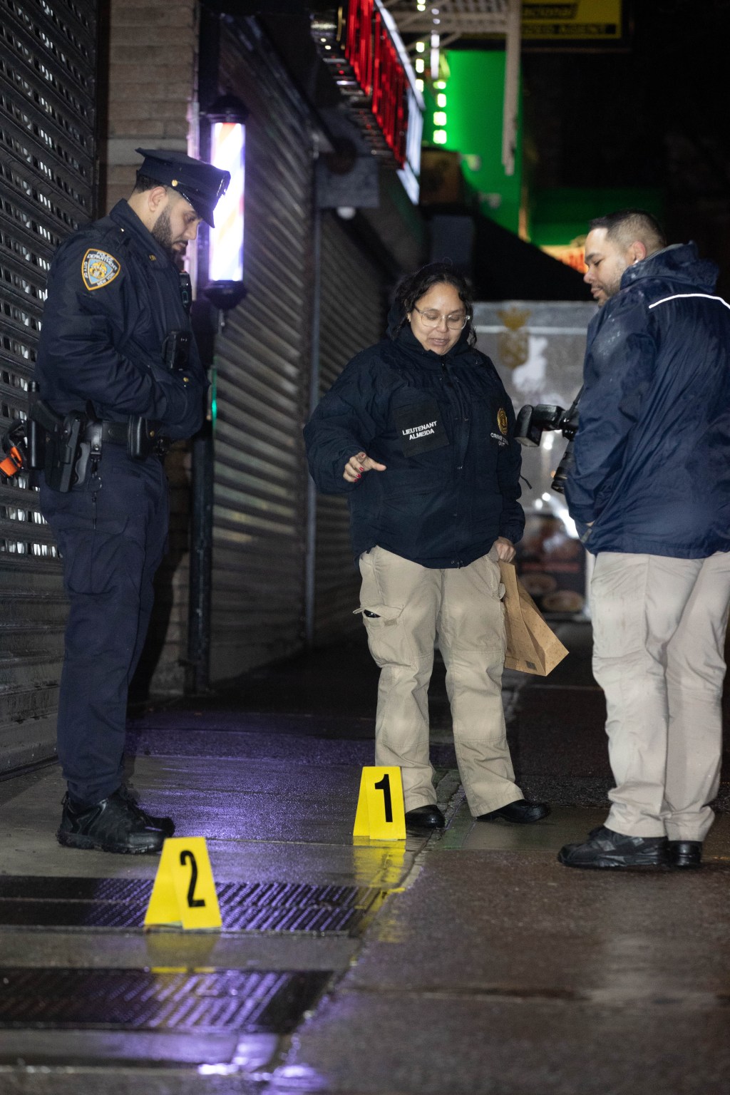 Off-duty NYPD cop shoots man in the head after tracking his wife’s ...