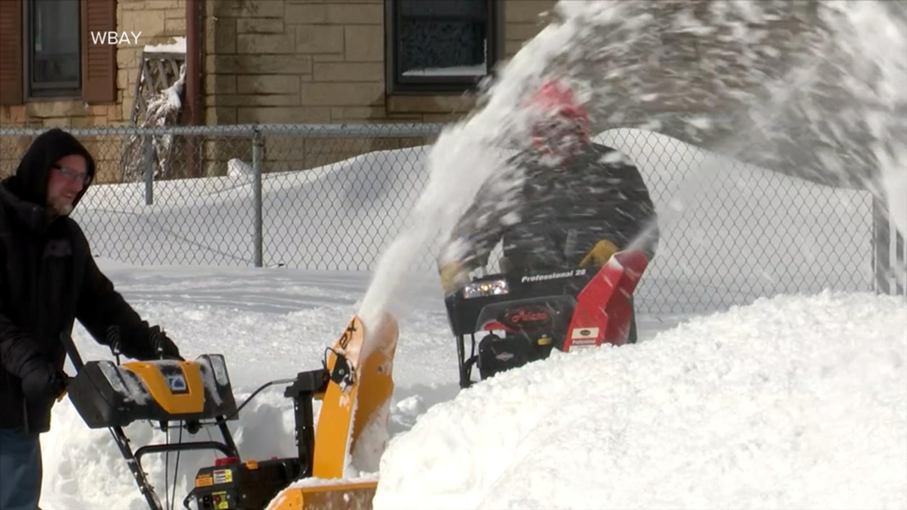 Winter storm snarls travel as strong winds lash eastern US