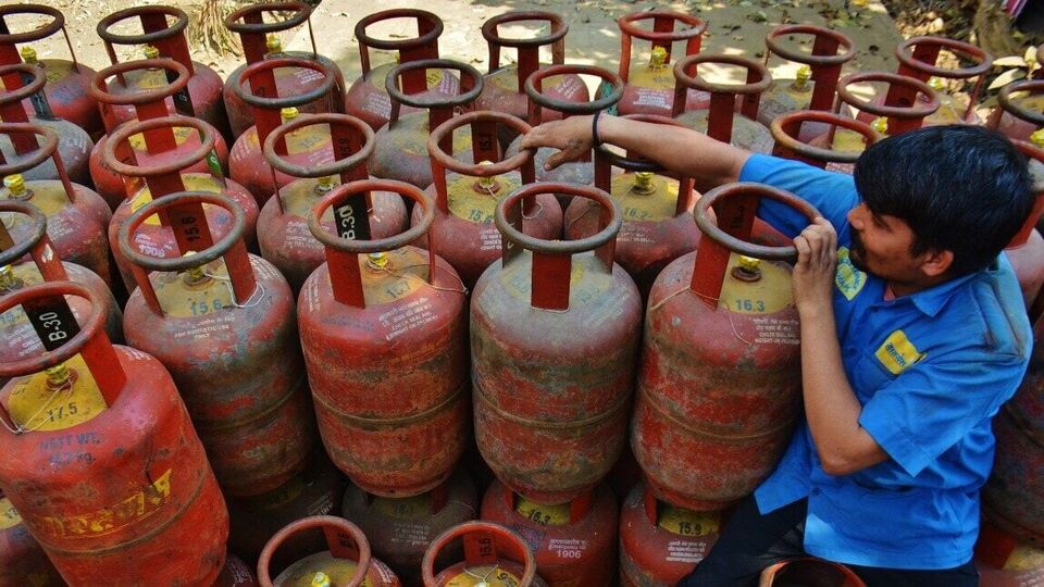 LPG cylinder price today: Check how much domestic and commercial gas ...