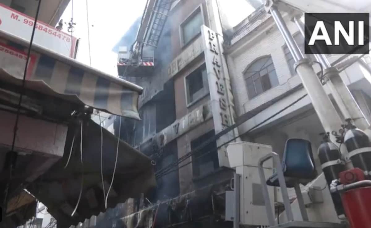 9 killed, including 3 children, in fire at building in Delhi's Palam