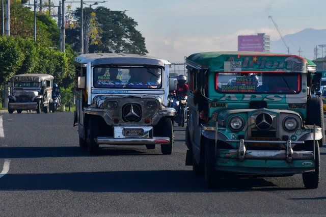 Marcos Pinababa ang Fare Hike: DOTR Inutusan na Ipagpaliban - pamumuhay news from ABS-CBN